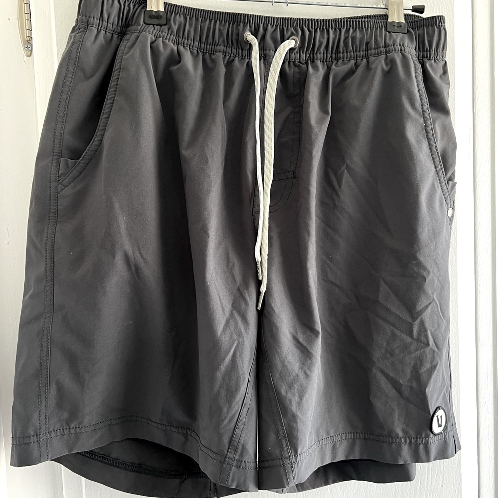 Vuori yoga short, size medium